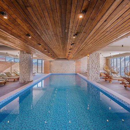 Gudauri Inn Εξωτερικό φωτογραφία The swimming pool at the hotel