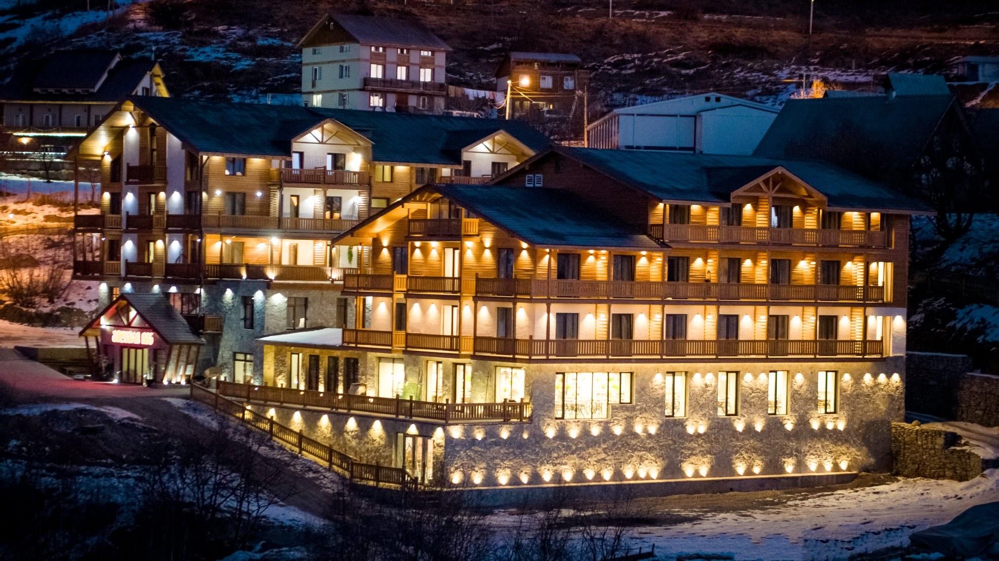 Gudauri Inn Εξωτερικό φωτογραφία The hotel complex at the resort