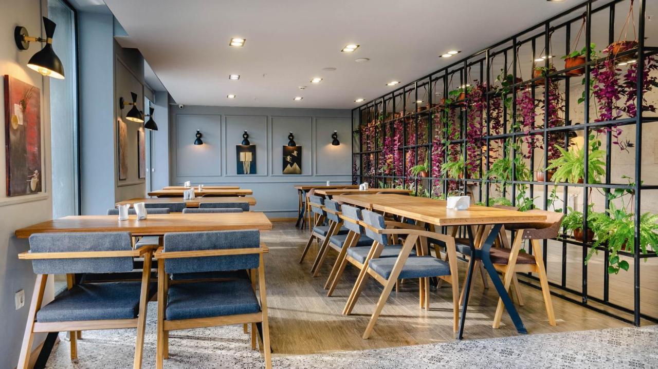Gudauri Inn Εξωτερικό φωτογραφία The interior of the restaurant
