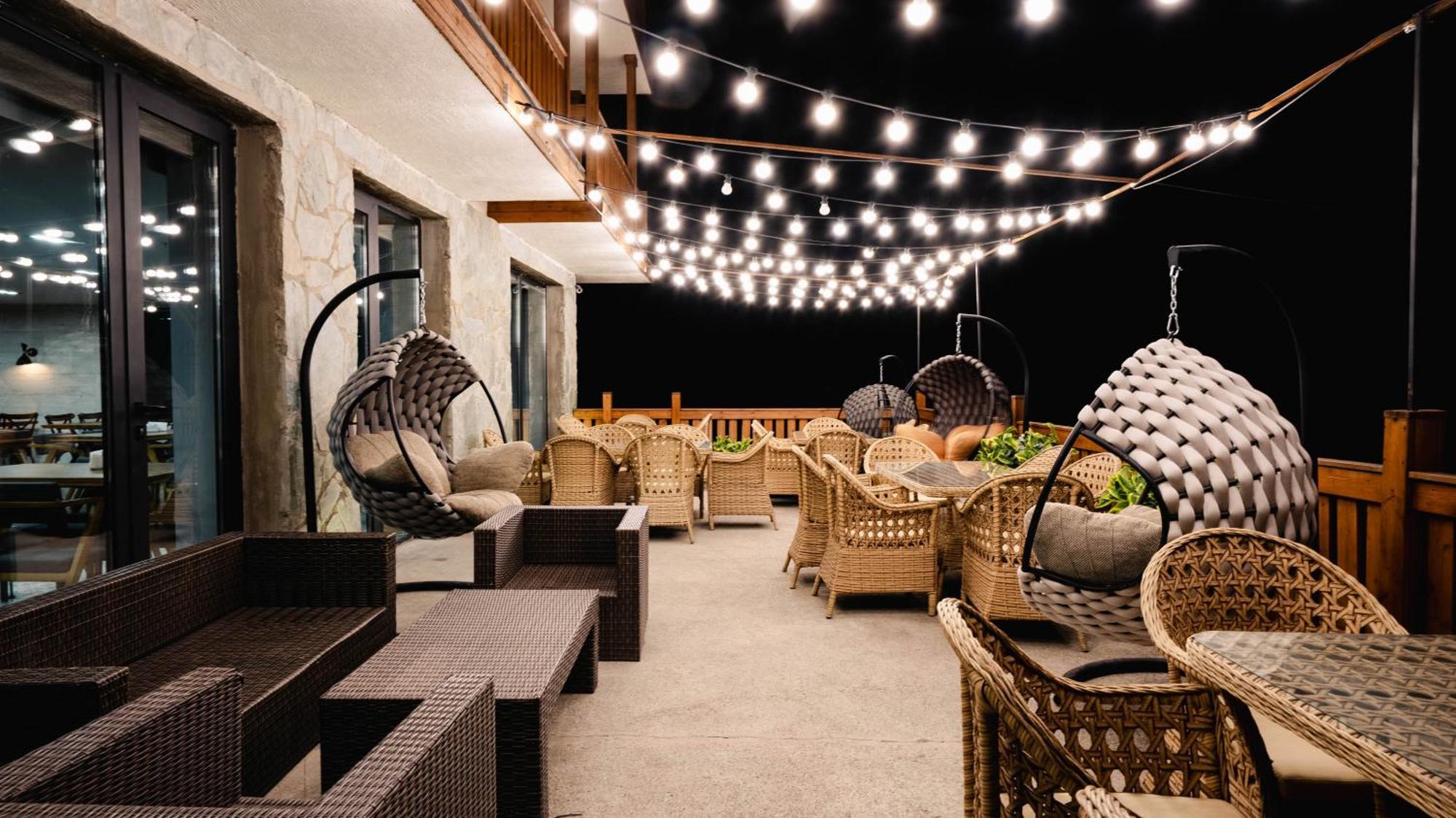 Gudauri Inn Εξωτερικό φωτογραφία The terrace of the hotel
