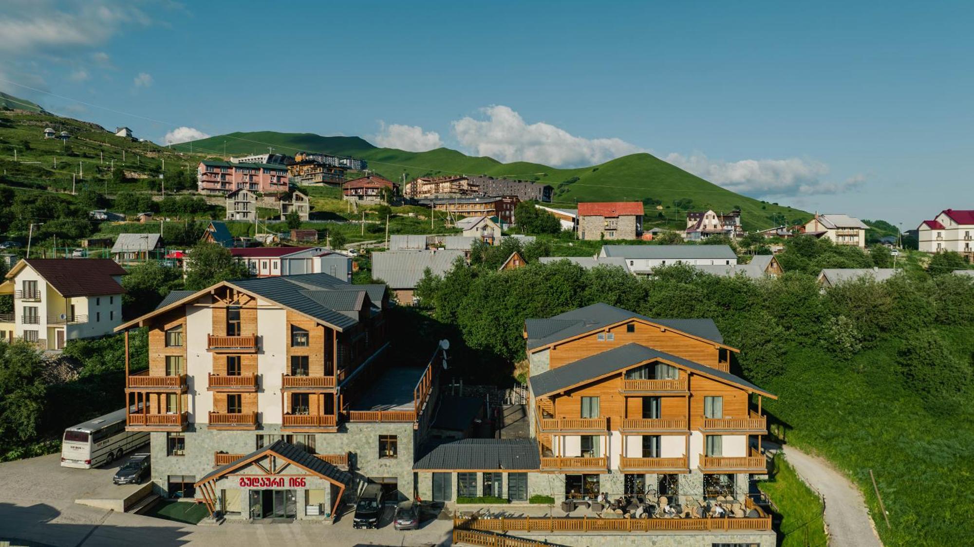 Gudauri Inn Εξωτερικό φωτογραφία A general view of Mont-Saxonnex