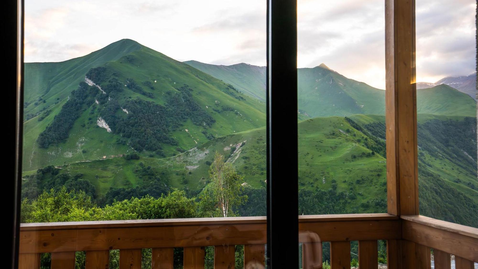 Gudauri Inn Εξωτερικό φωτογραφία View of the range from the resort town of Rosa Khutor