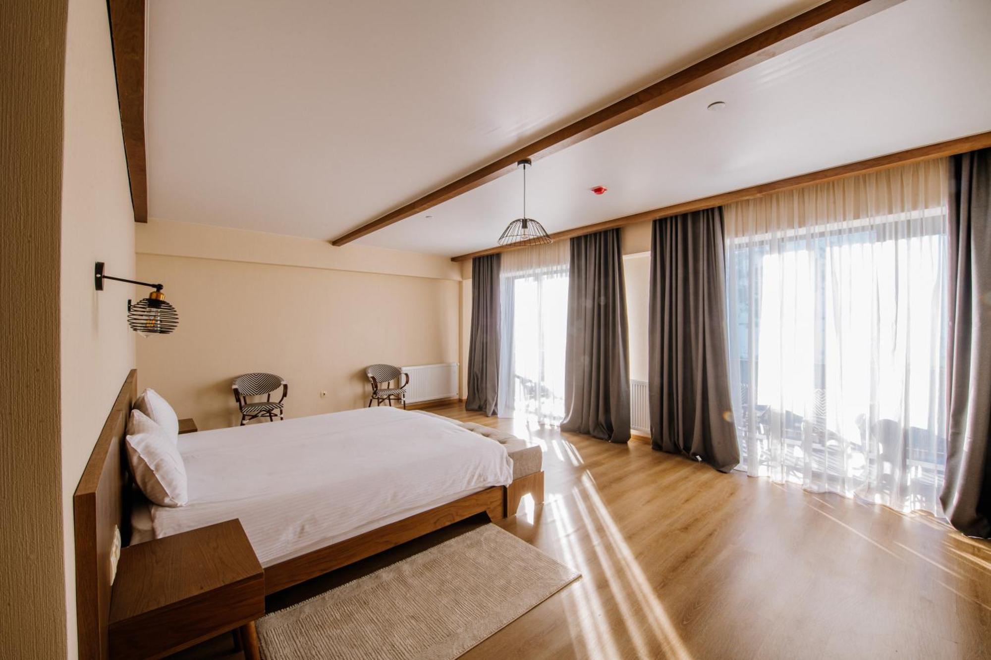 Gudauri Inn Δωμάτιο φωτογραφία A bedroom at the hotel